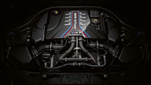 Wysokowydajny 8-cylindrowy silnik benzynowy M TwinPower Turbo o mocy 600 KM.