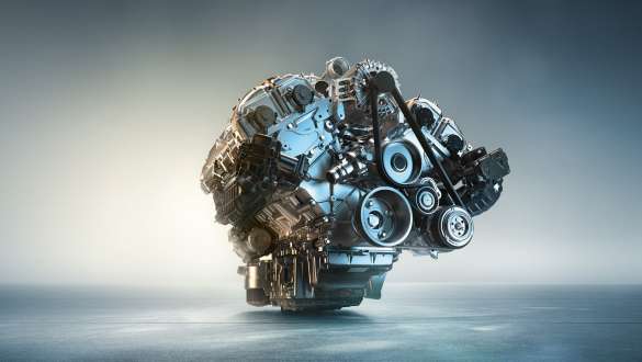 Wysoko wydajny 8-cylindrowy silnik benzynowy M TwinPower Turbo o mocy 600 KM.
