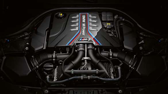 Wysokowydajny 8-cylindrowy silnik benzynowy M TwinPower Turbo o mocy 600 KM.